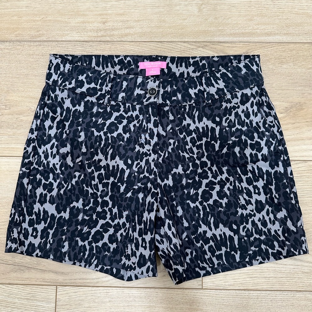 Leopard print shorts! 🐆